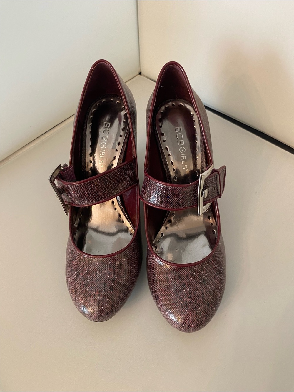BCBGirls women’s wedge heel w/buckle. Patent leather, purple mix.